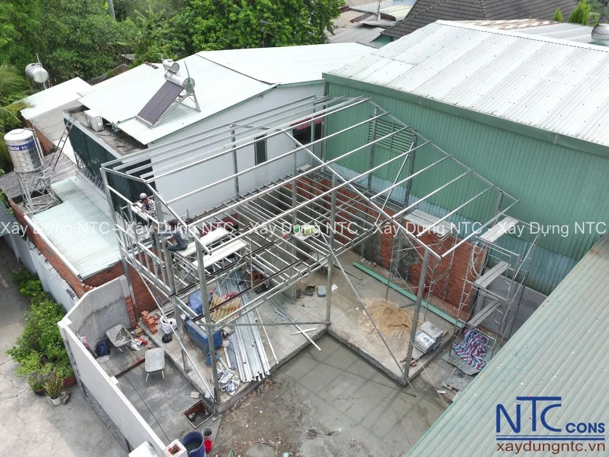 Cách bảo vệ mái nhà thép tiền chế trước tình trạng mưa lớn, ngập nước