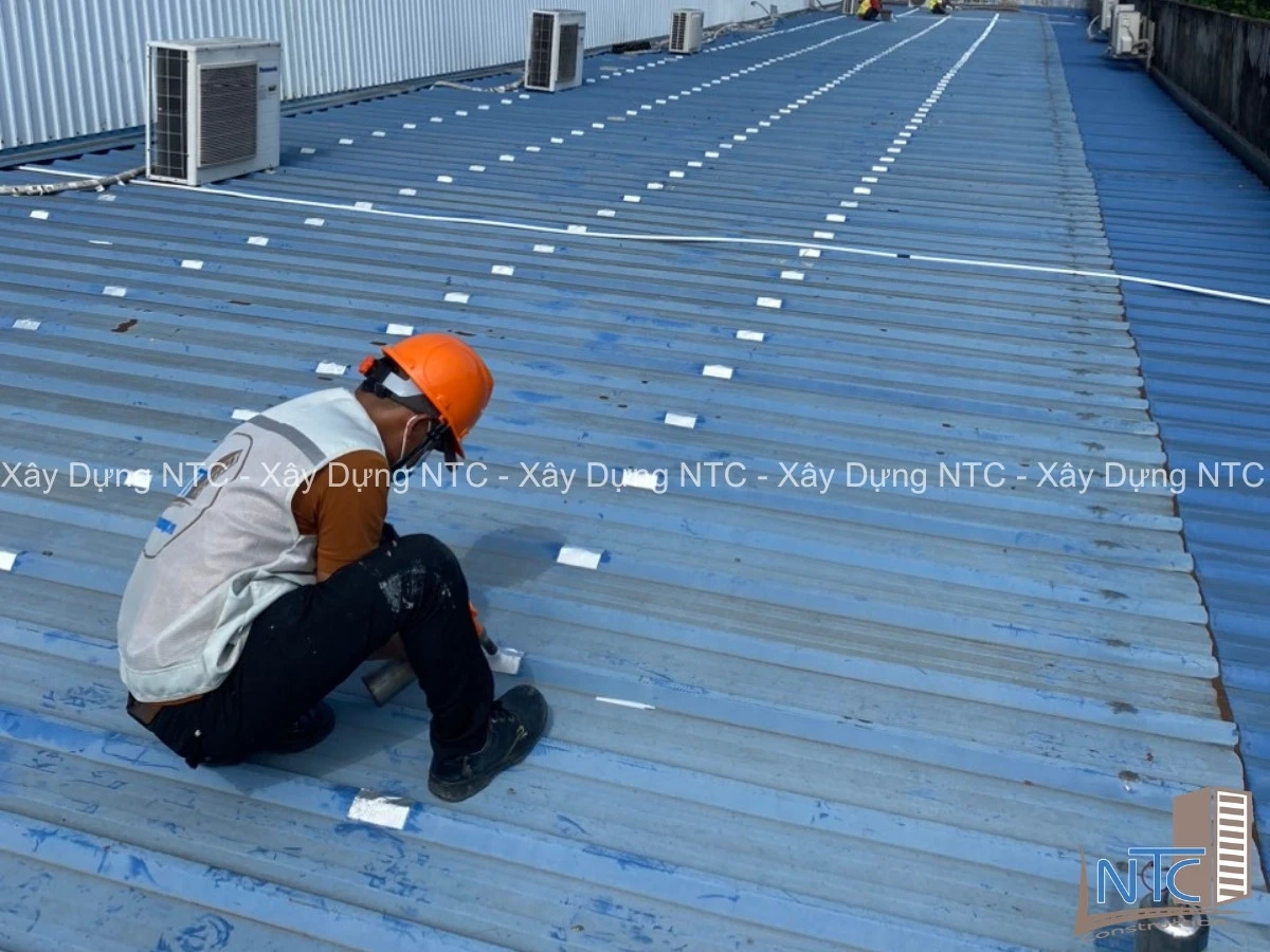 Cải tạo mái nhà xưởng 500m2 giá bao nhiêu?