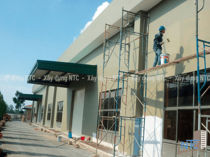Giá thi công sơn nước công nghiệp năm 2025
