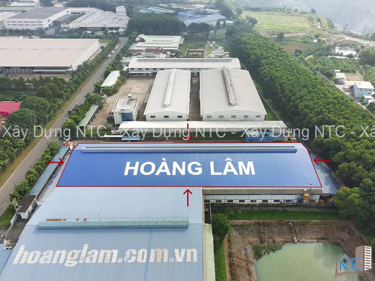 Thi công thay mái tôn Cliplock và sơn chữ nổi nhà xưởng_Công ty Hoàng Lâm
