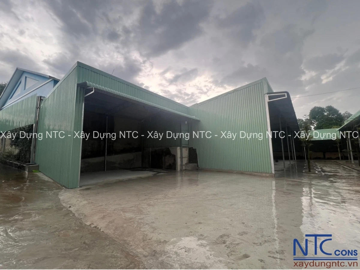 Vì sao nhà xưởng mái tôn trở nên quá nóng vào mùa hè?