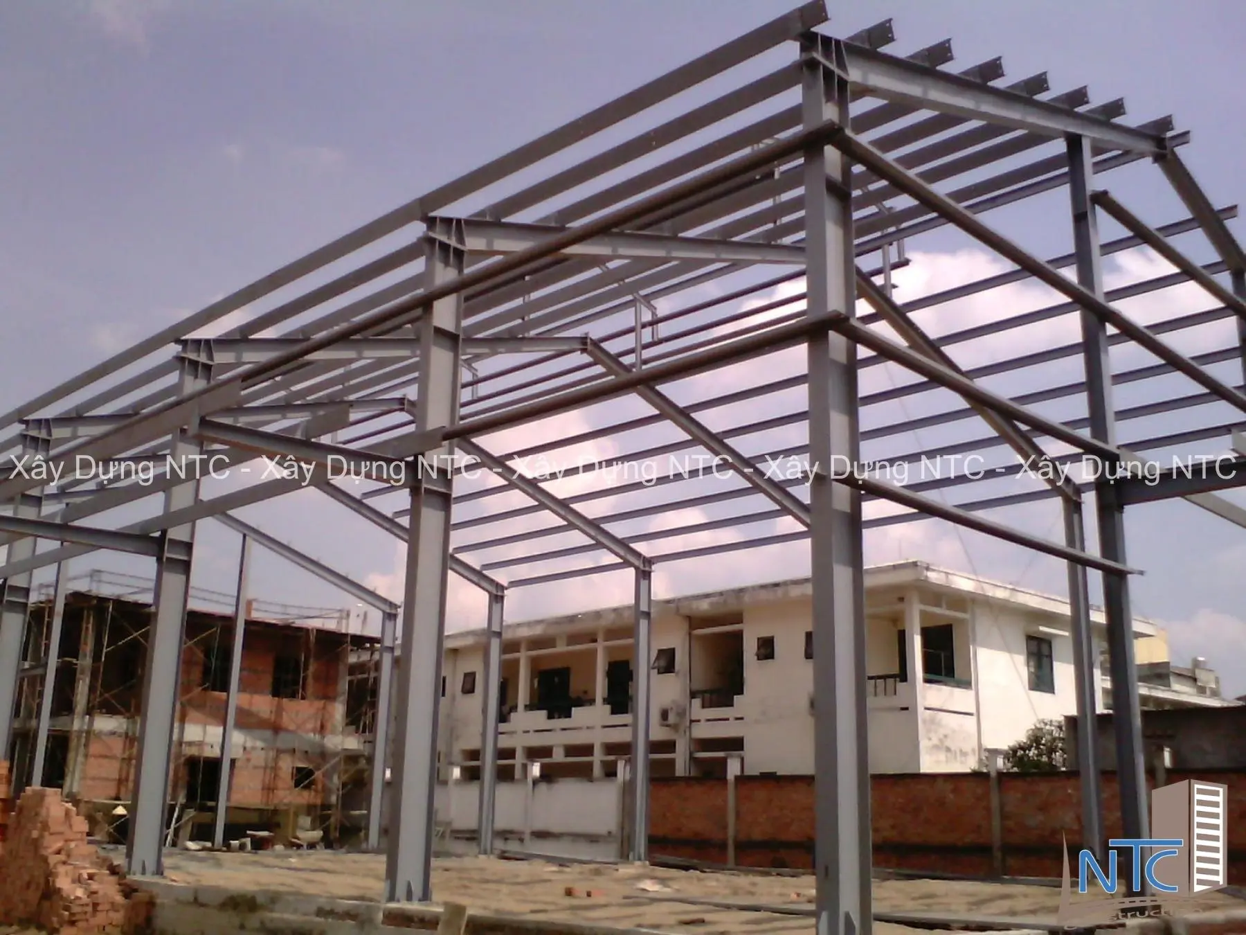 Các giải pháp thiết kế nhà thép tiền chế tiết kiệm năng lượng cho mùa hè