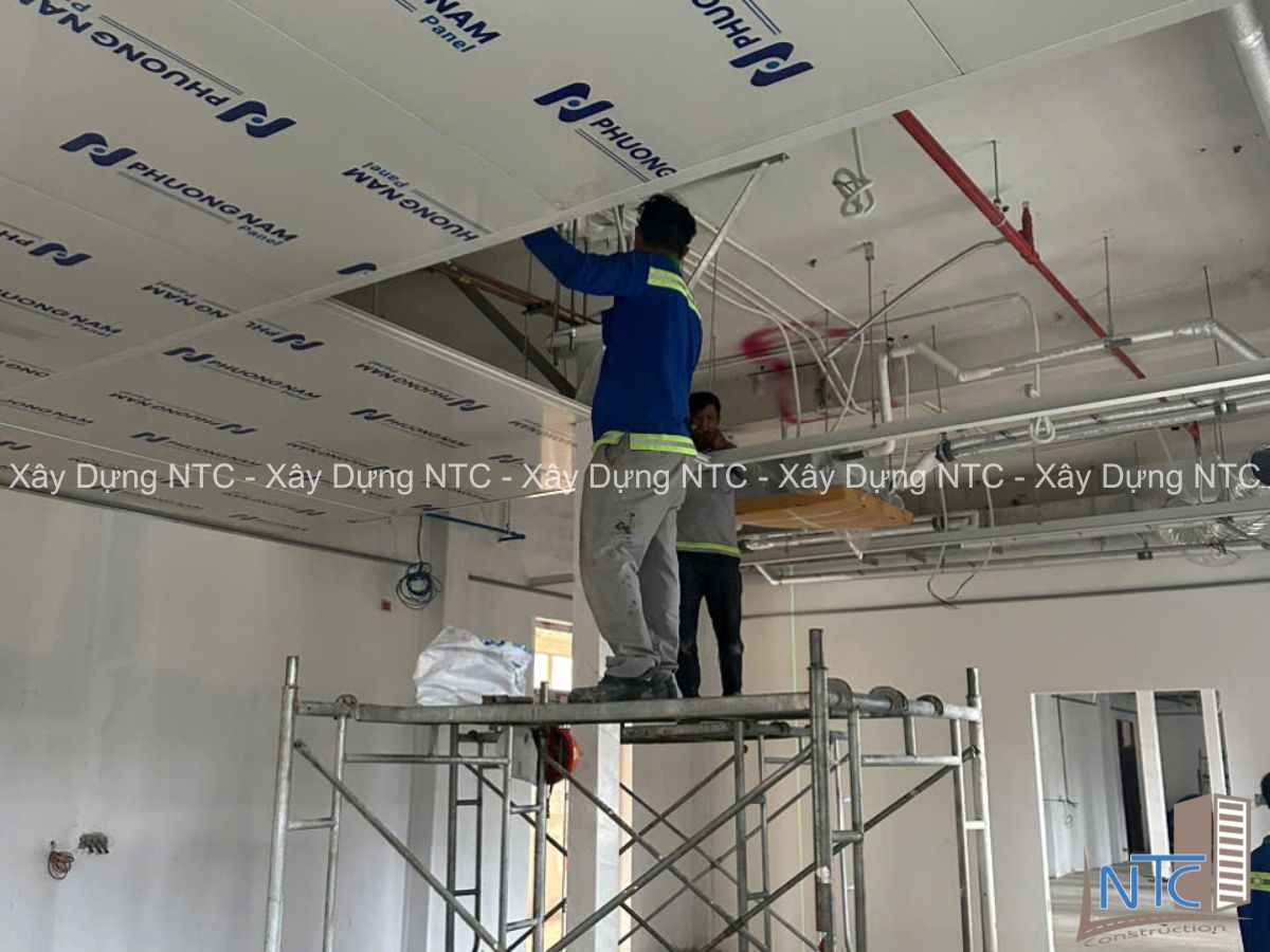 Các yếu tố ảnh hưởng đến báo giá thi công lắp dựng tấm panel