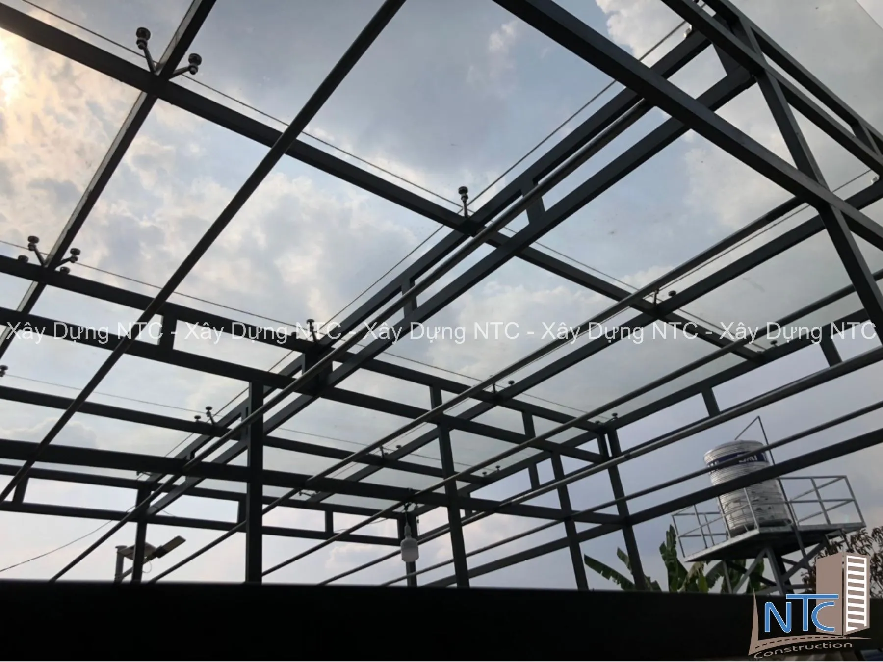 Các yếu tố ảnh hưởng đến chi phí cải tạo mái nhà xưởng 1000m2