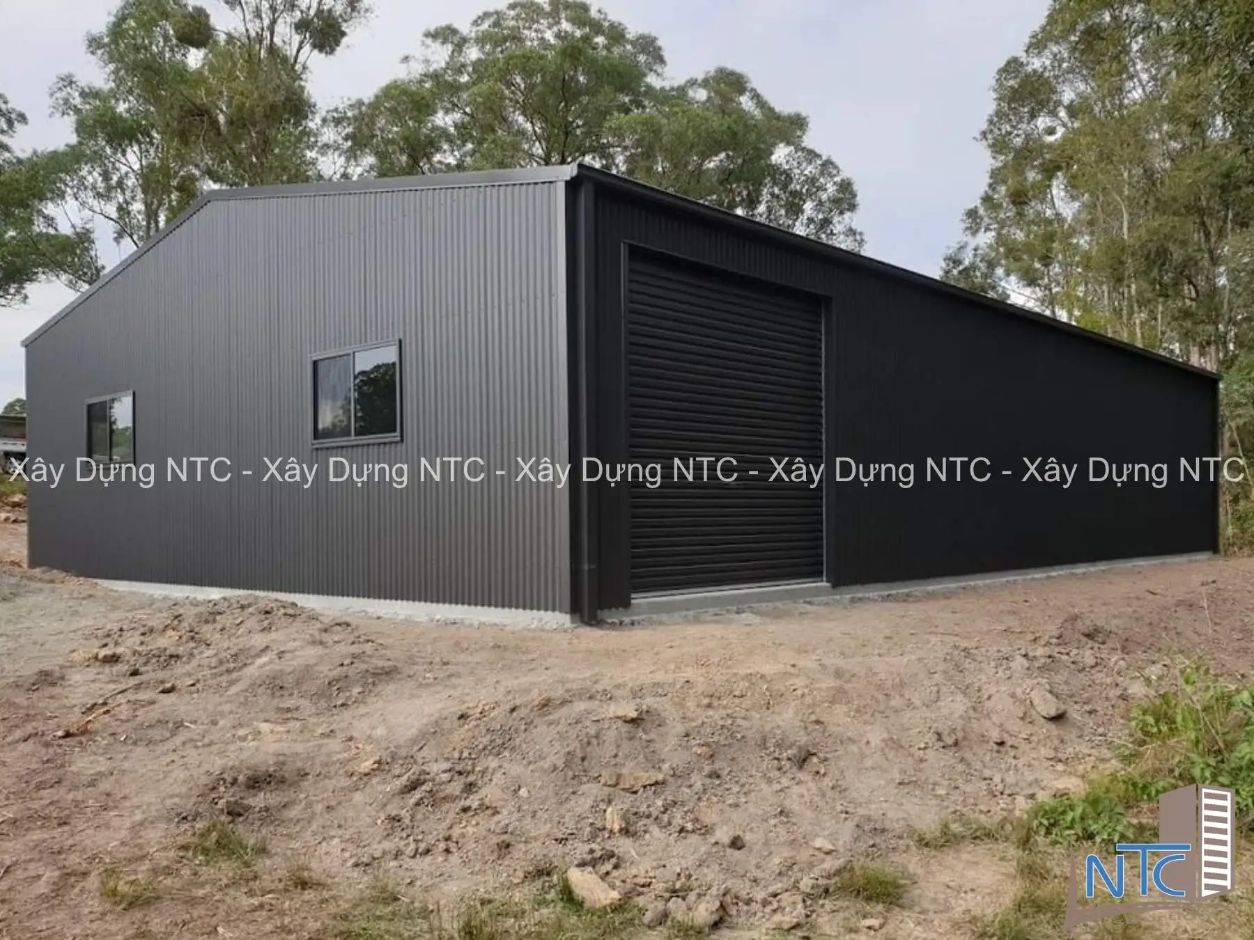 Nhà thép tiền chế khung thép mái tôn là gì?