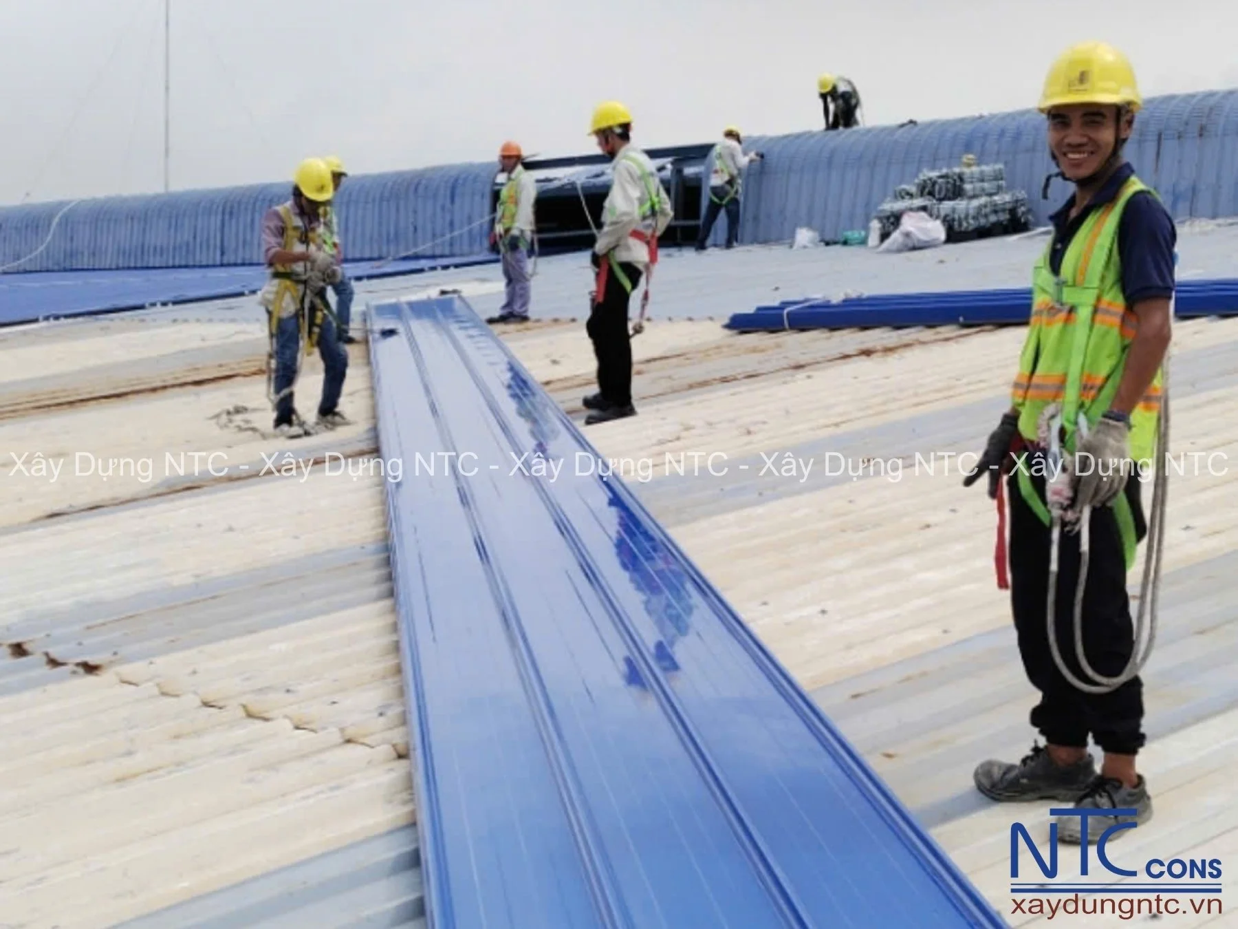 Những yếu tố ảnh hưởng đến giá cải tạo mái nhà xưởng
