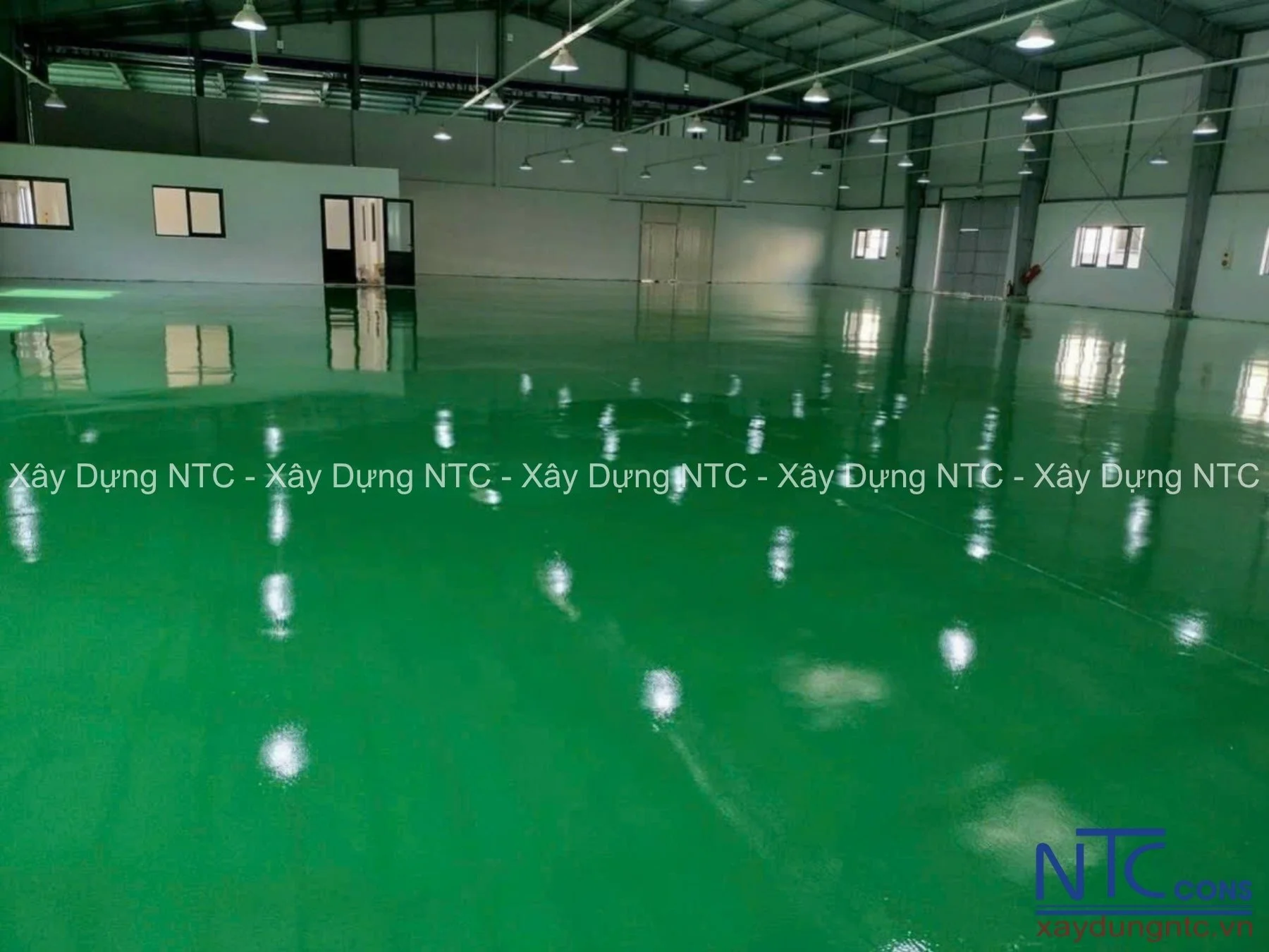 Sơn epoxy nhà xưởng 500m2 nên chọn hệ sơn nào?