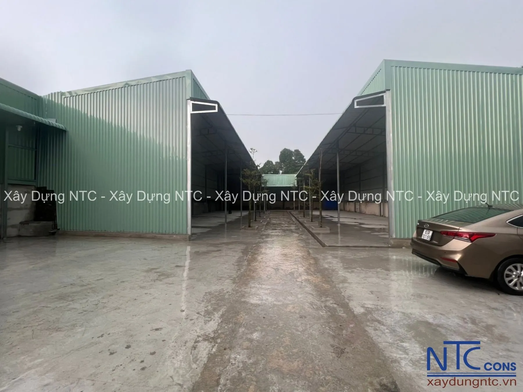 Vì sao nhà xưởng mái tôn thường nóng hơn vào mùa hè?